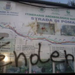   -  E' inoltre sconcertante vedere l'evidente danneggiamento dell'ambiente dovuto all'inciviltà di alcuni visitatori che rovinano questa strada di valore inestimabile con rifiuti e scarabocchi.  